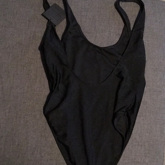 High-cut cheeky black one piece - Picture 2 of 4